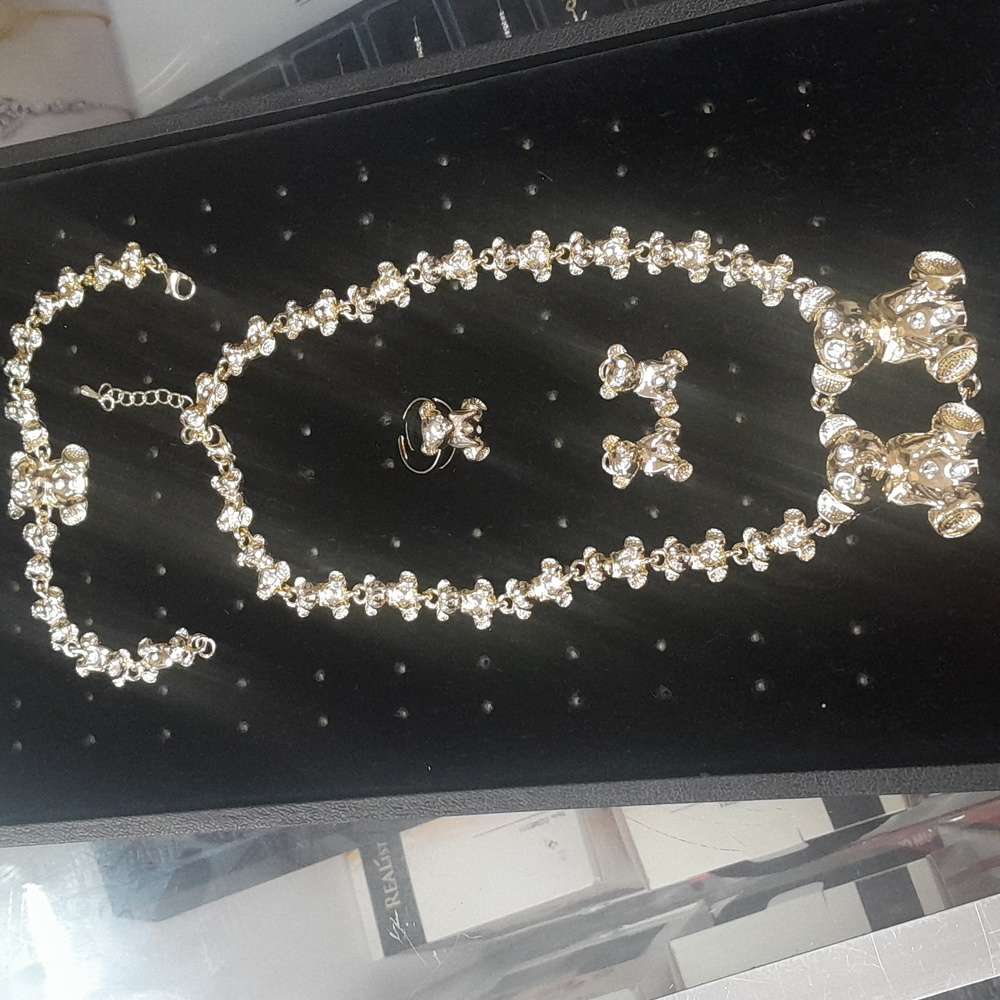 White gold necklace set